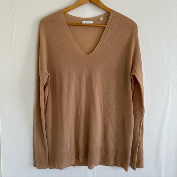 Vince. Tan V Neck Sweater Ribbed Hems Size M - Picture 1 of 10